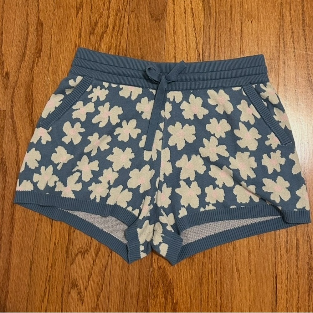 Floral Knit Drawstring Shorts in Blue and Cream - Picture 2 of 7